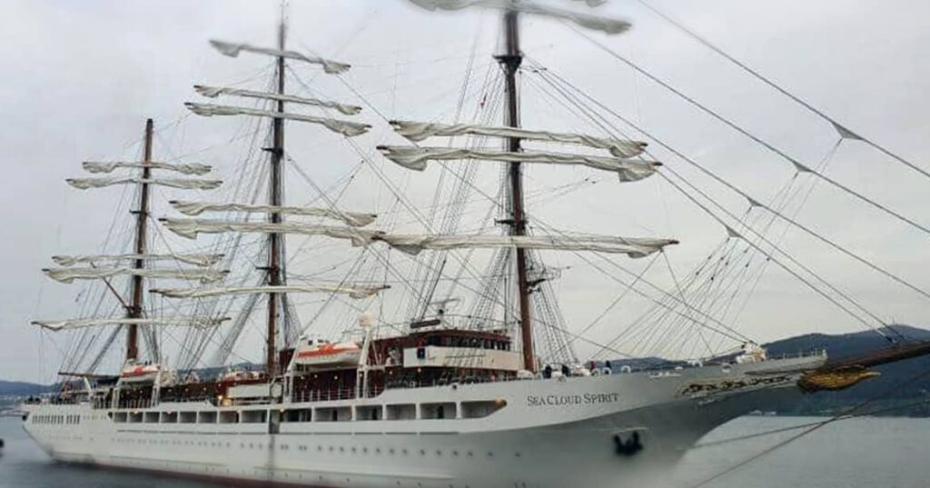How to track a ship's location in real time